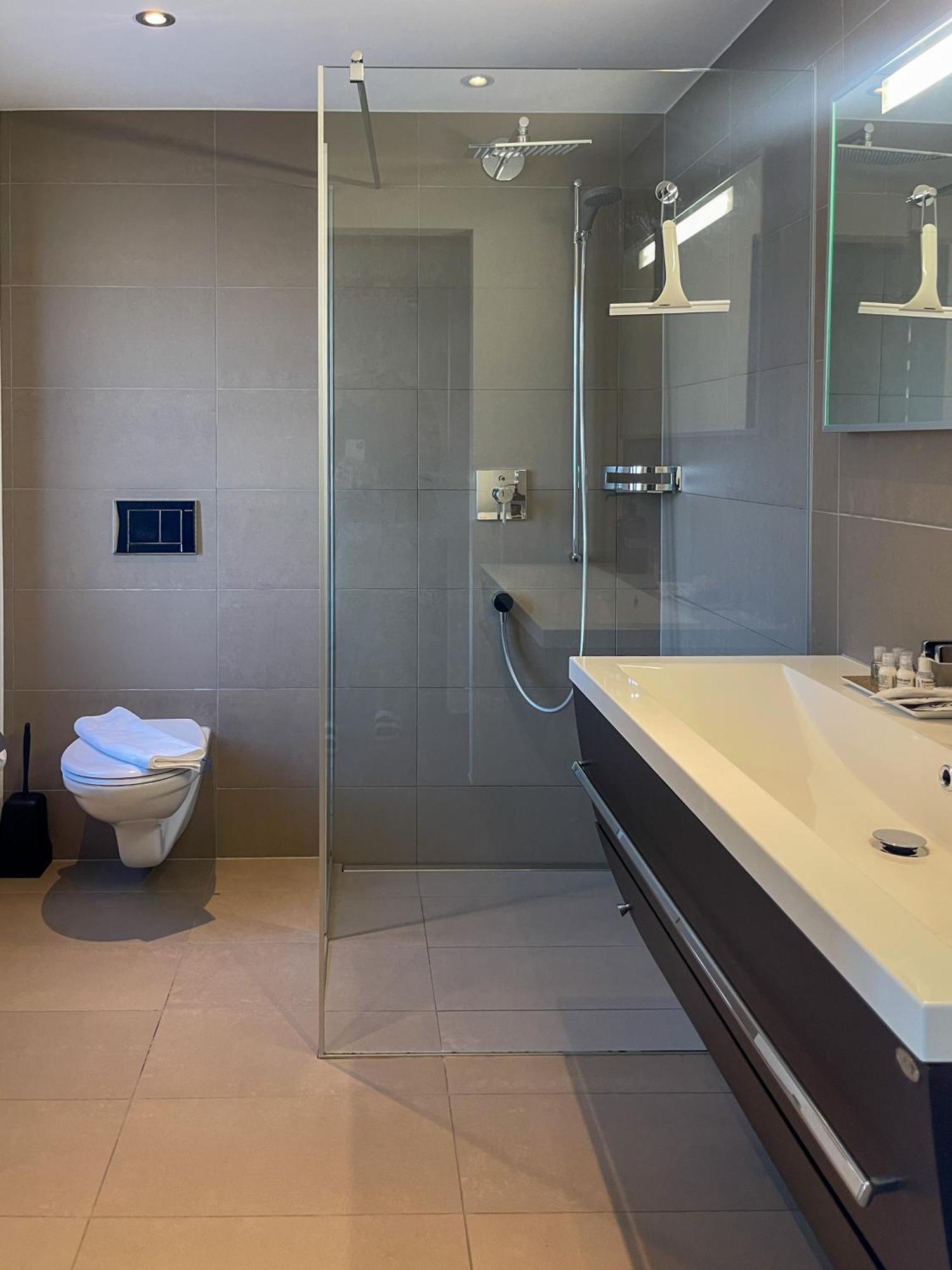 Zer Treichi Appartements Fiesch Bagian luar foto